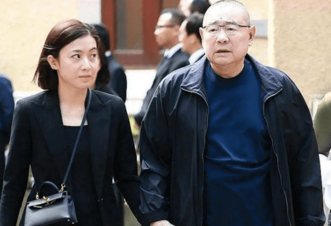 富豪收藏家刘銮雄谈艺术品升值空间<strong></p>
<p>比特币价格今日</strong>，瓷器也许可以乘百倍上涨