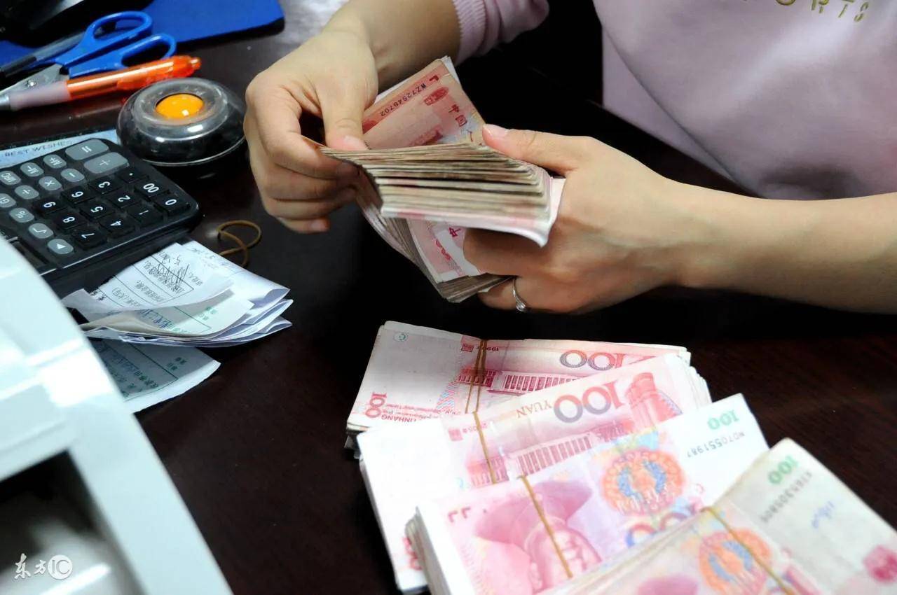 银行存储50000元现金为什么要说明资金来源<strong></p>
<p>股票为什么要派现金</strong>？
