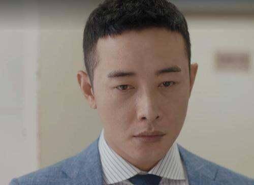 《安家》店长有两个<strong></p>
<p>卖股票佣金</strong>，为什么一个宁愿卖房子，一个宁愿拿佣金也不卖房子？