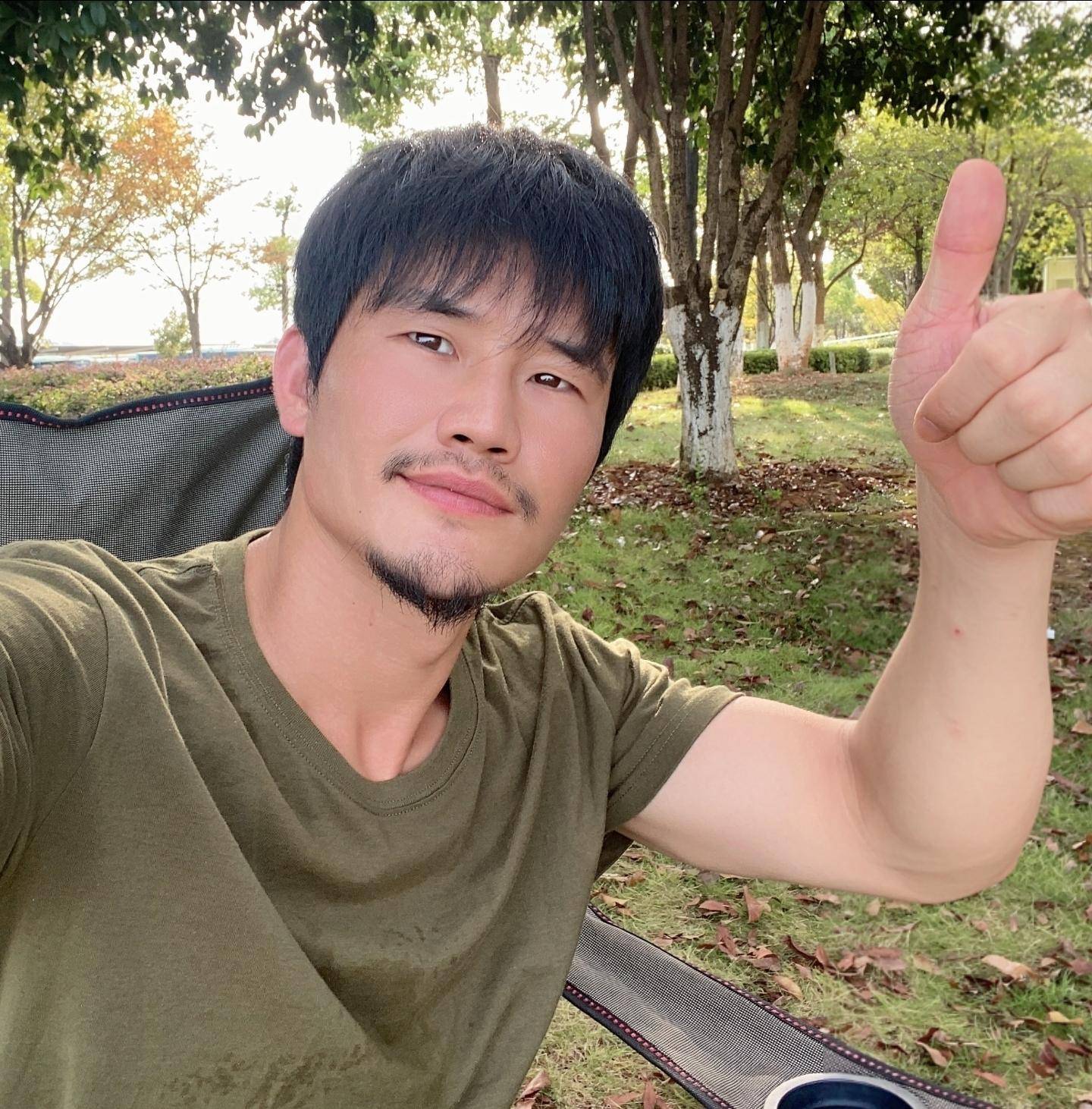 嘎子谢孟伟直播翻车<strong></p>
<p>卖股票佣金</strong>，卖手表宣传“一分不赚”，事后被扒佣金25%