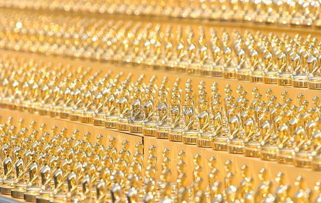 金价连续下跌<strong></p>
<p>贵金属交易咋回事</strong>，银行却暂停贵金属交易，透露了什么信号？