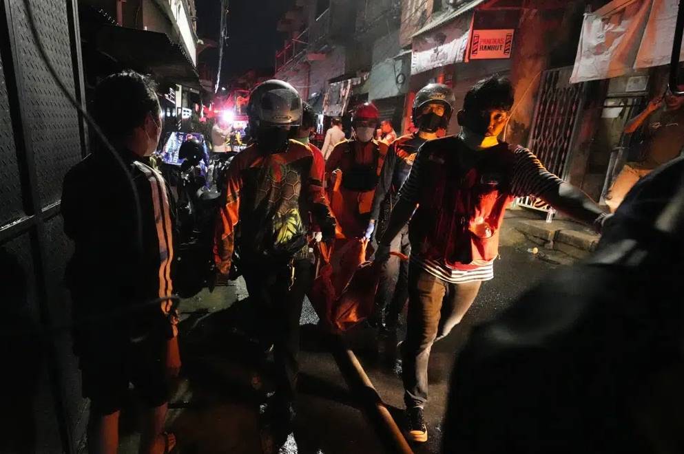 突发<strong></p>
<p>香港贵金属储存仓库</strong>！印尼国家石油公司油库爆炸 17死、逾50人受伤 全国25%燃料供应搏斗大火