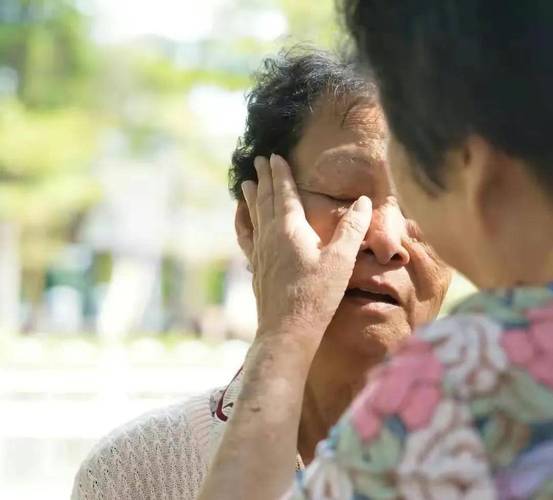 60岁邻居阿姨一时大意损失惨重<strong></p>
<p>贵金属金含量99</strong>，竟然是因为没看过这个！！！
