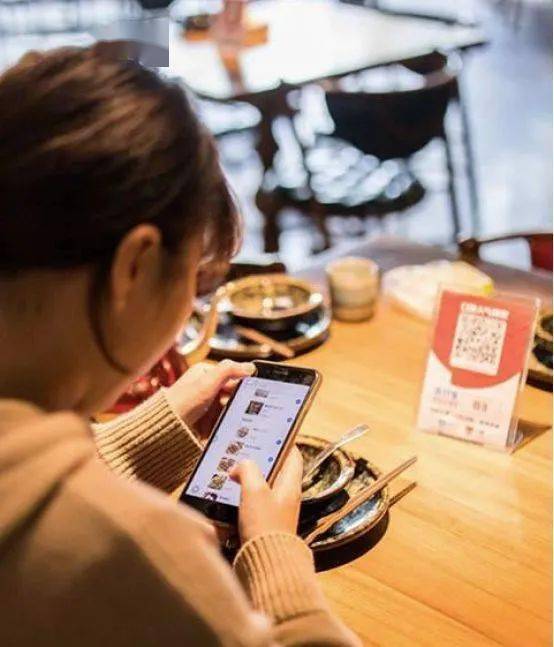 扫码点餐“玩”出新花样<strong></p>
<p>微信上玩贵金属</strong>？强制加「微信」烦上加烦→