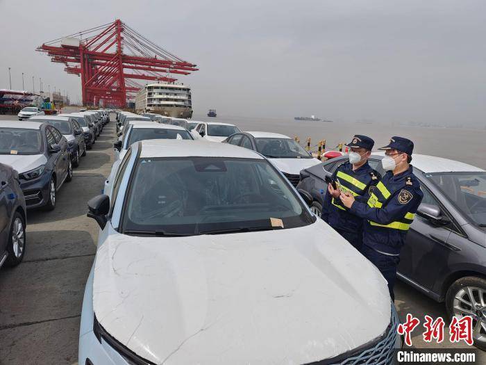 通江达海物流畅 “水水联运”模式助国产汽车出口降本增效