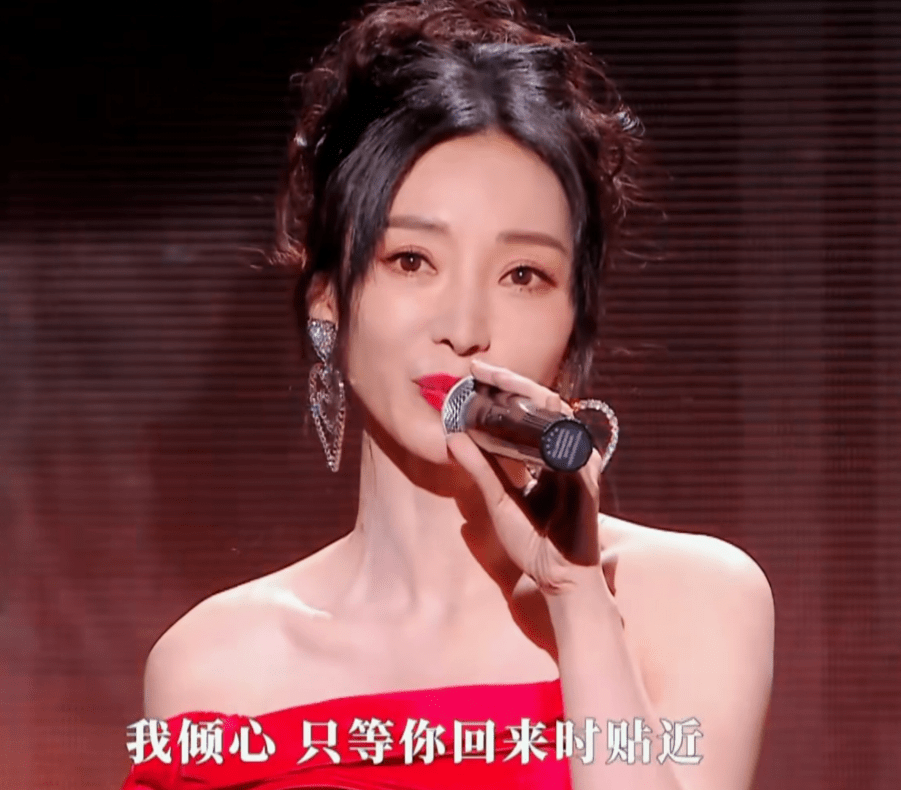 收视破1<strong></p>
<p>四大金属</strong>，香港这一夜，有四大惊喜，三大反差，还有两大遗憾