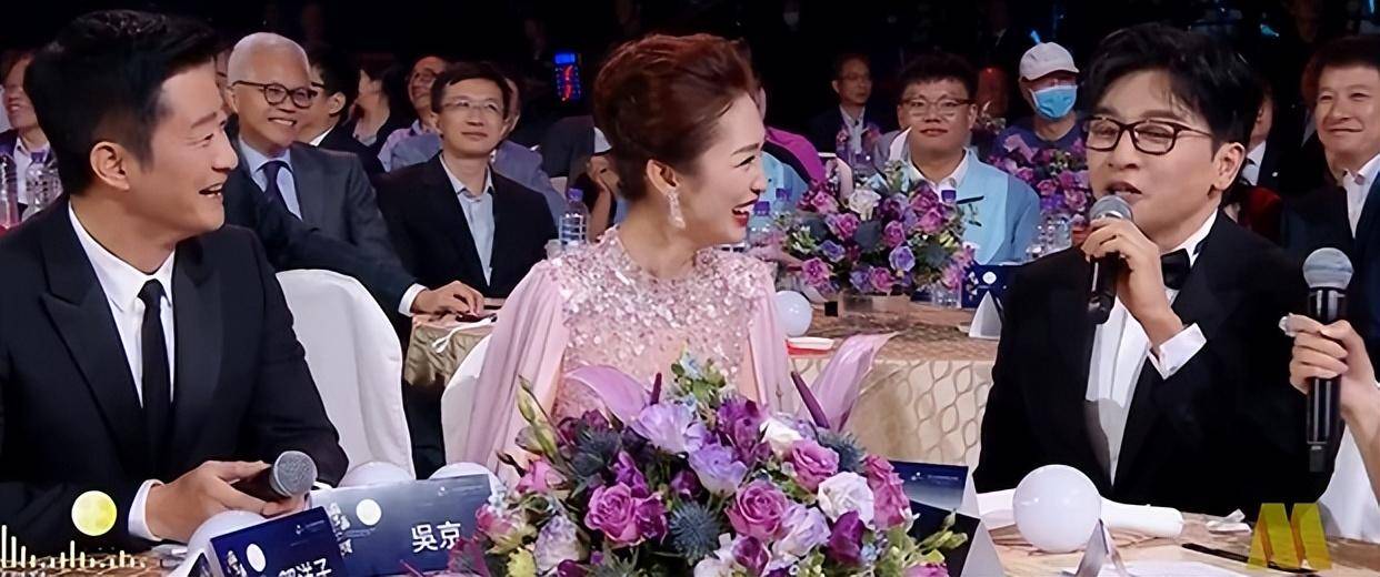 收视破1<strong></p>
<p>四大金属</strong>，香港这一夜，有四大惊喜，三大反差，还有两大遗憾