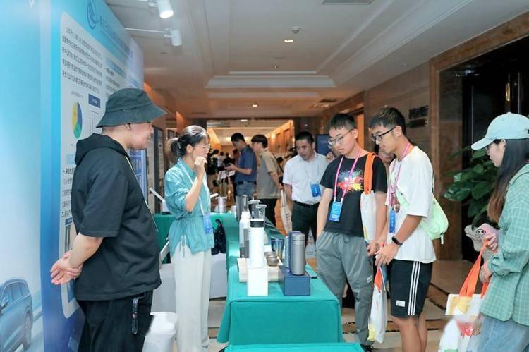 首届特种金属材料与先进制造技术高层论坛举行