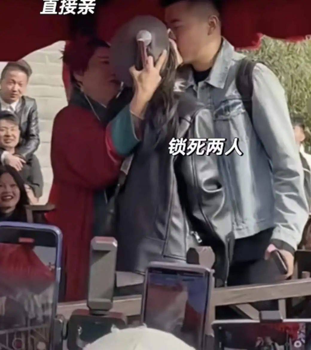 约会软件已经过时了<strong></p>
<p>现在软件</strong>，现在流行群面式相亲