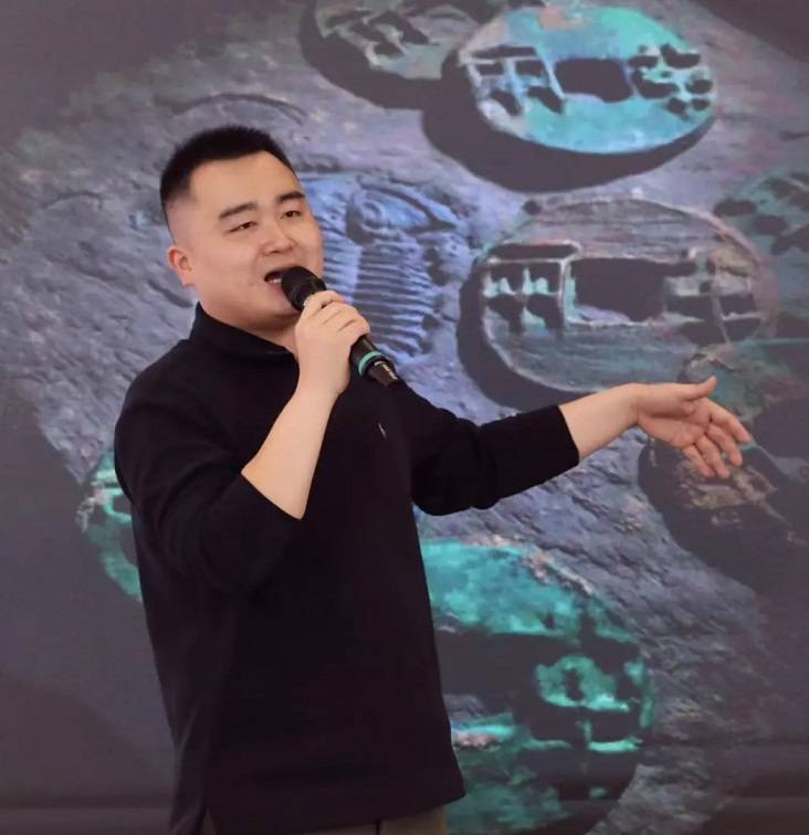 货币与历代兴衰有什么关系<strong></p>
<p>通汇货币</strong>？任双伟新书《永通万国》为你解析