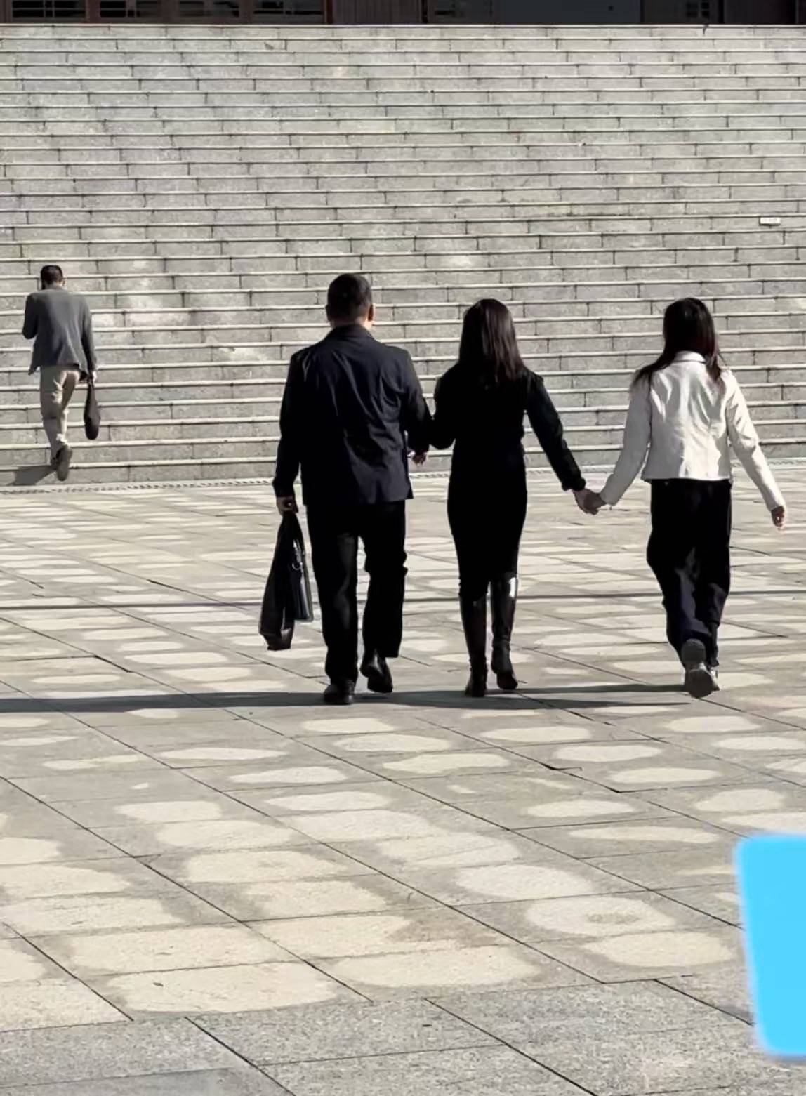 死刑！余华英拐卖儿童案重审宣判<strong></p>
<p>加密货币行情</strong>，其当庭表示上诉