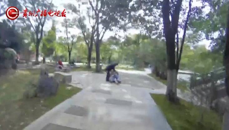 “亲爱的<strong></p>
<p>使用软件</strong>，千万别说漏嘴！”68岁贵州阿姨遇“黄昏恋”，监控拍下……
