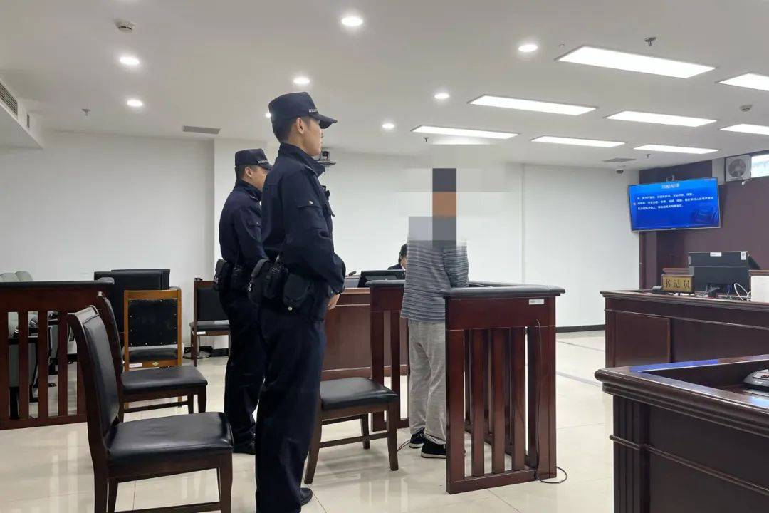 无耻！北京一对情侣租房<strong></p>
<p>v币</strong>，遭五旬房东潜入、偷窥