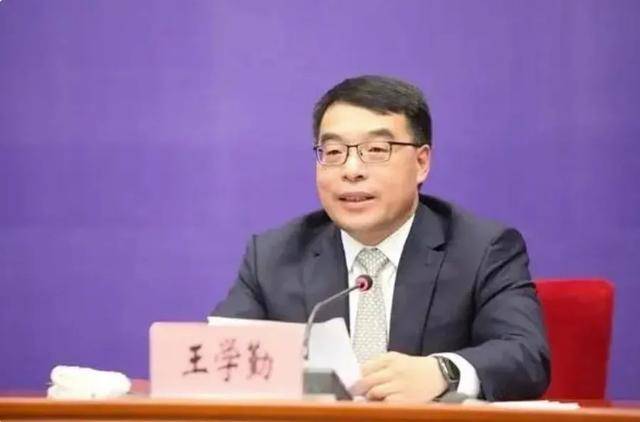 卸任市委书记3天后<strong></p>
<p>人为软件</strong>，55岁的他任省政府党组成员！