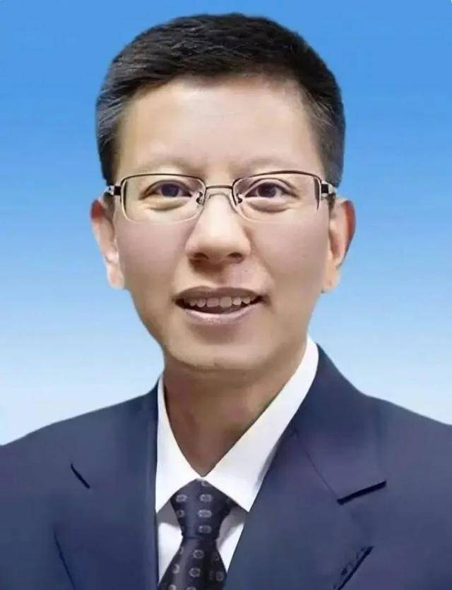 卸任市委书记3天后<strong></p>
<p>人为软件</strong>，55岁的他任省政府党组成员！