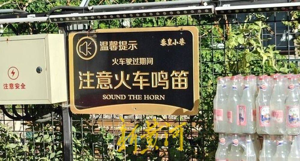 秦皇岛一网红夜市被指违规占用规划绿地却经营4年之久<strong></p>
<p>个人交易系统</strong>，当地回应：无审批手续 | 刚调查