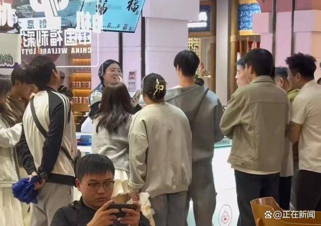 合肥两小伙辞职前买彩票中100万<strong></p>
<p>个人交易系统</strong>，店员：两人平分