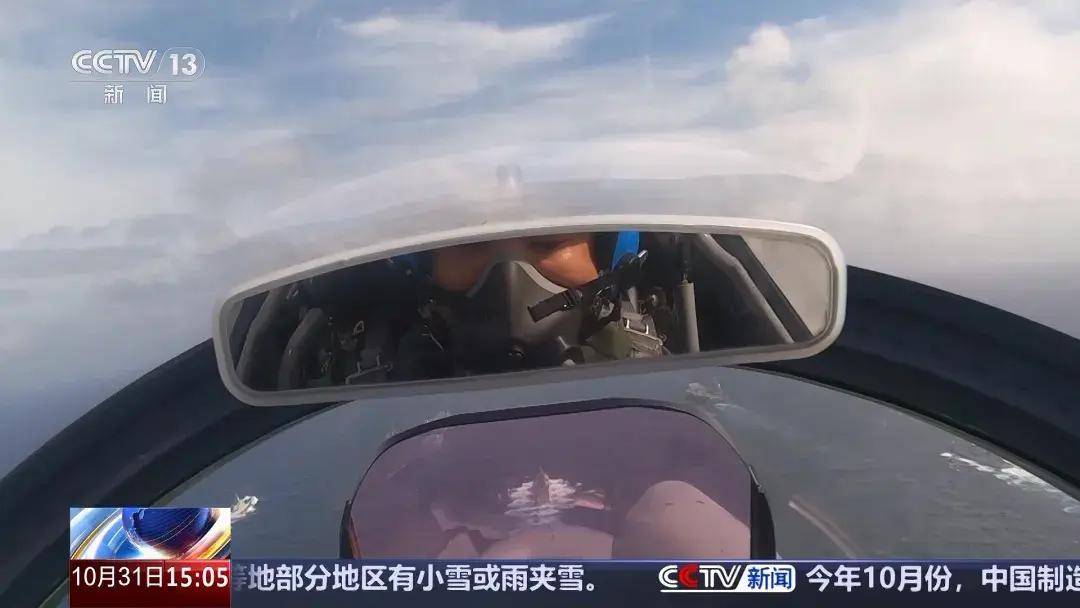 中国首个双航母战斗群横空出世<strong></p>
<p>货币升值</strong>！歼-15B/D居然悄悄装备这么多了？