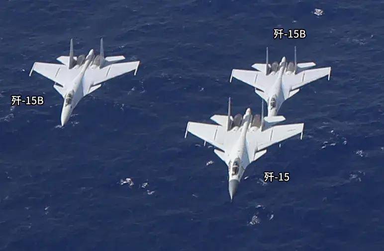 中国首个双航母战斗群横空出世<strong></p>
<p>货币升值</strong>！歼-15B/D居然悄悄装备这么多了？