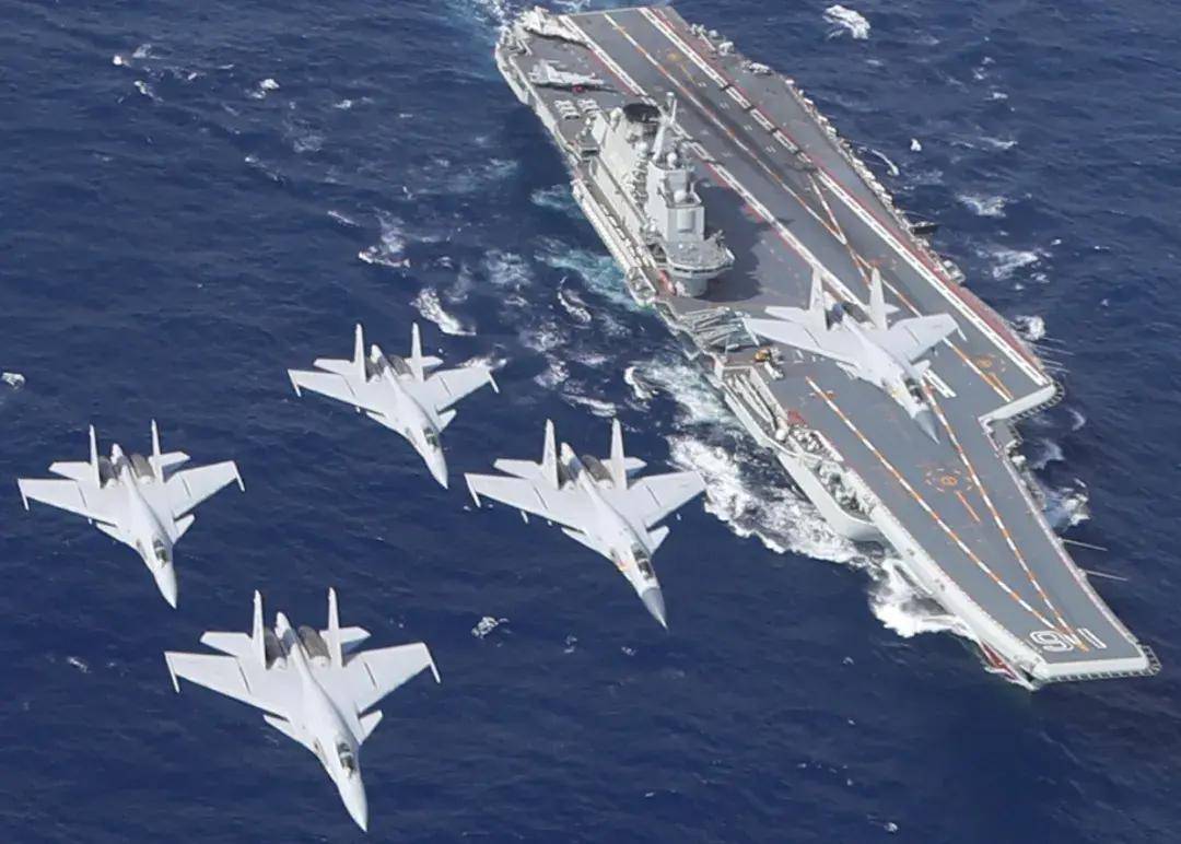中国首个双航母战斗群横空出世<strong></p>
<p>货币升值</strong>！歼-15B/D居然悄悄装备这么多了？