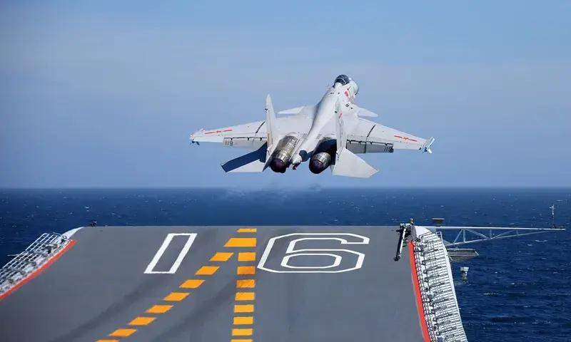 中国首个双航母战斗群横空出世<strong></p>
<p>货币升值</strong>！歼-15B/D居然悄悄装备这么多了？