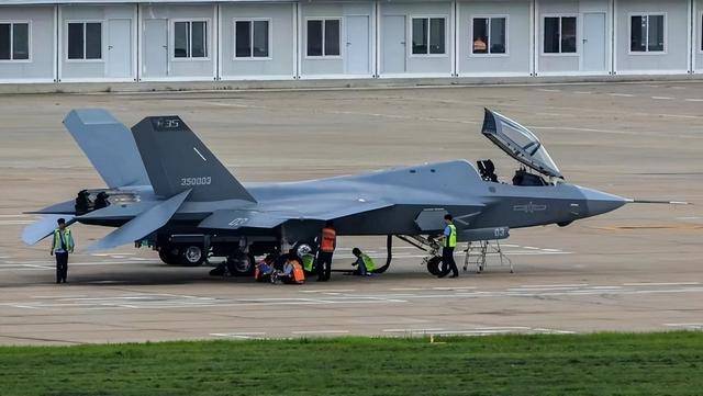 苏-57已在机场转场<strong></p>
<p>货币升值</strong>，将与歼-35“同台竞技”，中俄卖家秀准备就绪