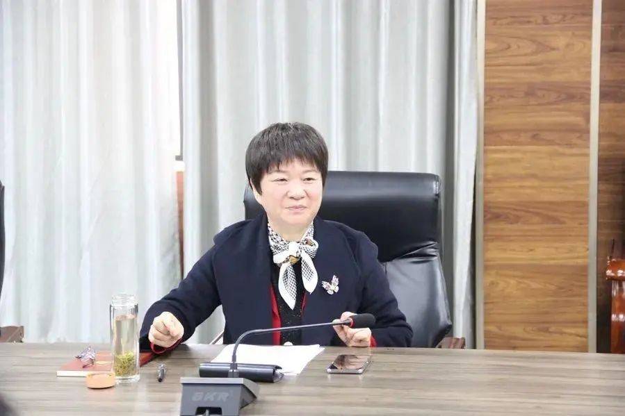 河南一原副厅级女干部被开除党籍<strong></p>
<p>货币期权又称为</strong>！卸任不到两个月就被查