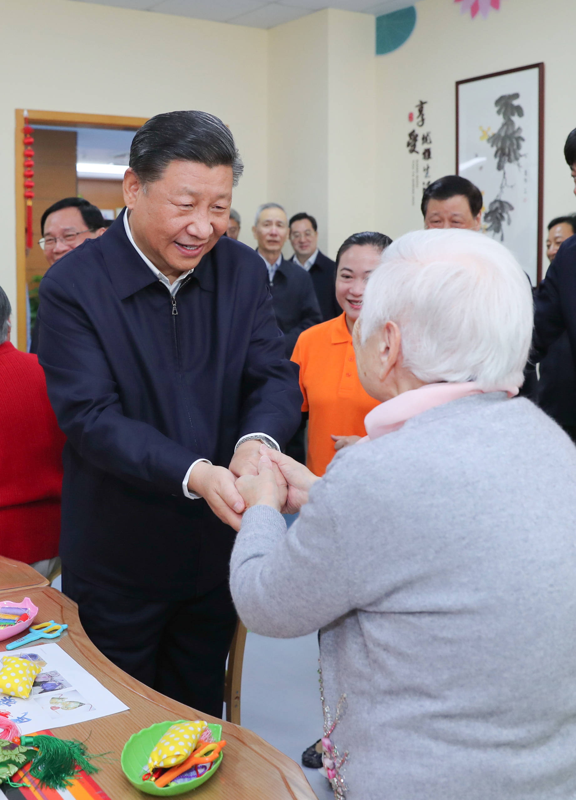 一见·握手的瞬间<strong></p>
<p>货币期权又称为</strong>，不变的情怀