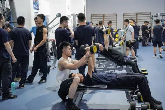 “八块腹肌和胸肌我都看习惯了”<strong></p>
<p>怎么挖比特币</strong>！浙江这所高校的健身房太火爆