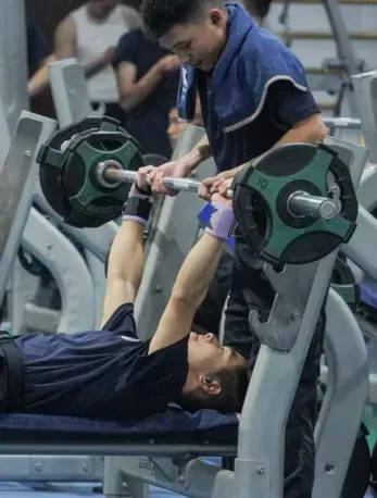 “八块腹肌和胸肌我都看习惯了”<strong></p>
<p>怎么挖比特币</strong>！浙江这所高校的健身房太火爆