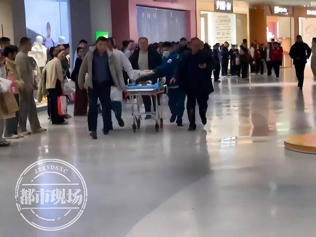山东济宁一女孩在商场坠亡<strong></p>
<p>挖矿比特币</strong>，其倚靠的扶梯玻璃护栏疑似脱落，警方回应