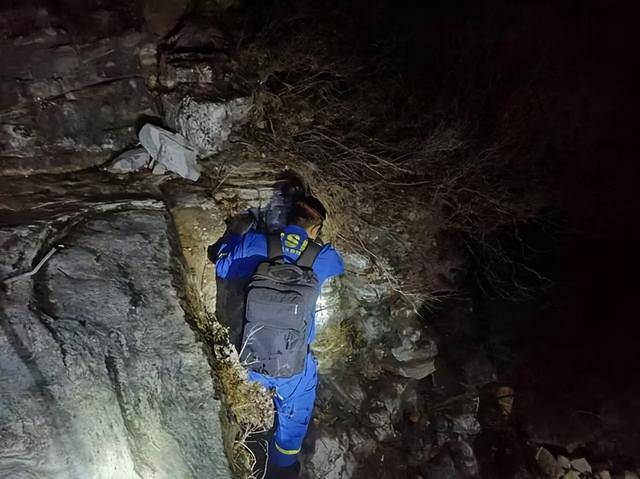北京一18岁小伙只带了手机爬野山被困<strong></p>
<p>比特币期货</strong>，18人连夜救援