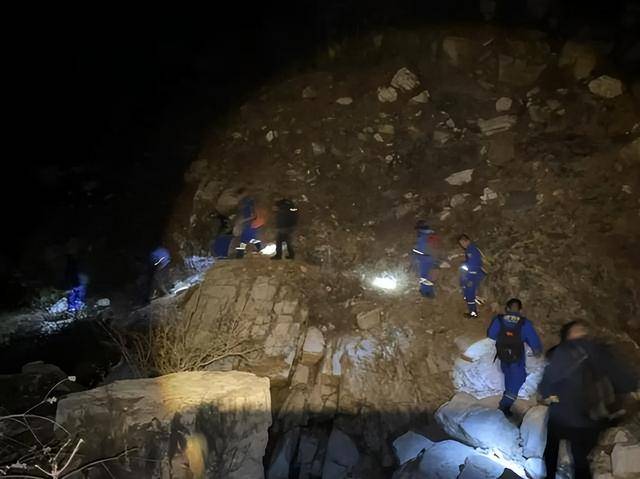 北京一18岁小伙只带了手机爬野山被困<strong></p>
<p>比特币期货</strong>，18人连夜救援