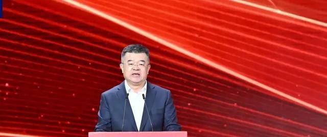 主动投案<strong></p>
<p>比特币挖矿机</strong>！新疆维吾尔自治区党委社工部副部长宿召兵被查