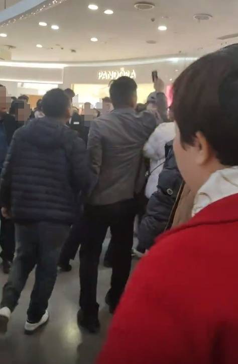 工资被折换成郑州一商场购物卡<strong></p>
<p>比特币价格回落</strong>，每月仅一天能使用，律师：以购物卡支付工资或涉嫌违法