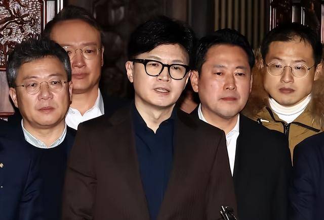 执政党捏着鼻子要“保尹”<strong></p>
<p>比特币矿池</strong>，尹锡悦的总统宝座，将由8个人决定