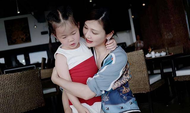 富商周旭辉<strong></p>
<p>比特币勒索病毒</strong>，44岁娶小12岁女星童蕾，获刑3年后，妻女过得如何？