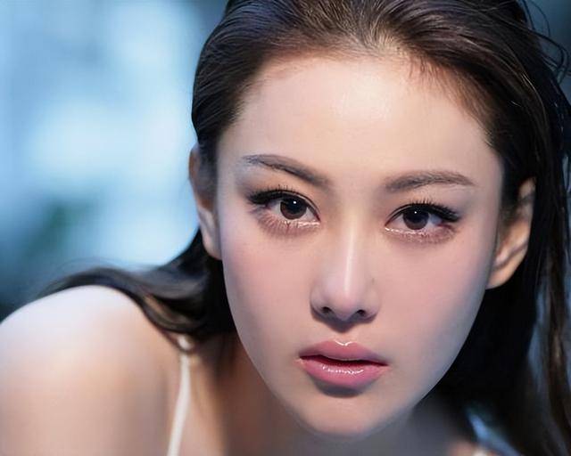 富商周旭辉<strong></p>
<p>比特币勒索病毒</strong>，44岁娶小12岁女星童蕾，获刑3年后，妻女过得如何？