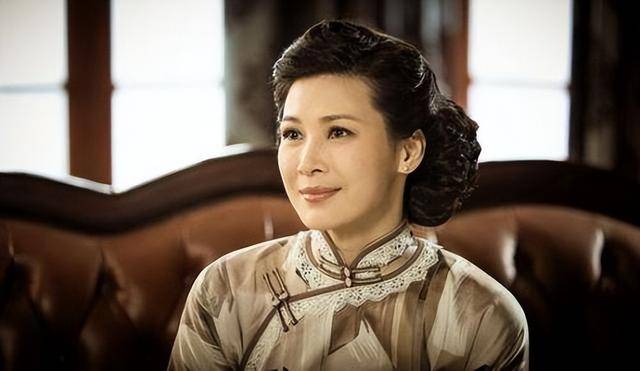 富商周旭辉<strong></p>
<p>比特币勒索病毒</strong>，44岁娶小12岁女星童蕾，获刑3年后，妻女过得如何？