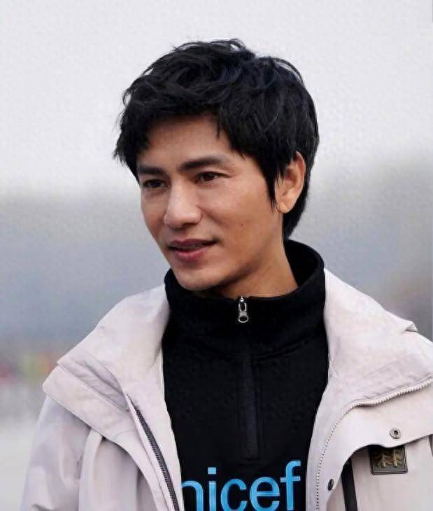 陈坤的儿子已成年<strong></p>
<p>比特币概念股</strong>，容貌开始显现母亲的基因，像谁可以认得出吗？