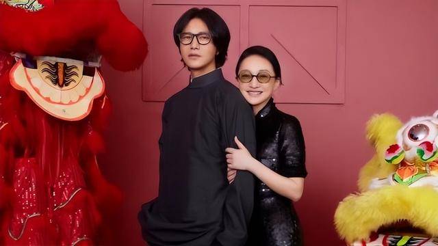 陈坤的儿子已成年<strong></p>
<p>比特币概念股</strong>，容貌开始显现母亲的基因，像谁可以认得出吗？