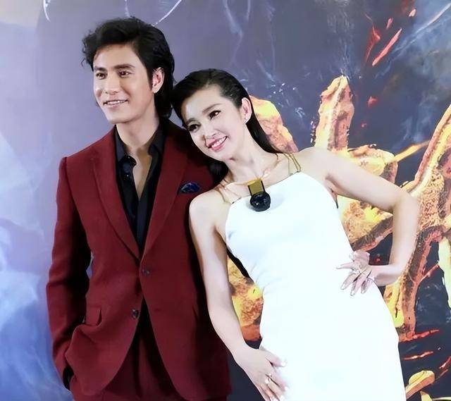 陈坤的儿子已成年<strong></p>
<p>比特币概念股</strong>，容貌开始显现母亲的基因，像谁可以认得出吗？