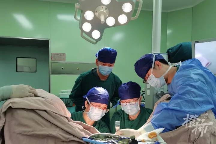 “我肚子里有个东西<strong></p>
<p>比特币怎么挖矿</strong>，是活的！”浙江78岁奶奶一句话惊呆众人