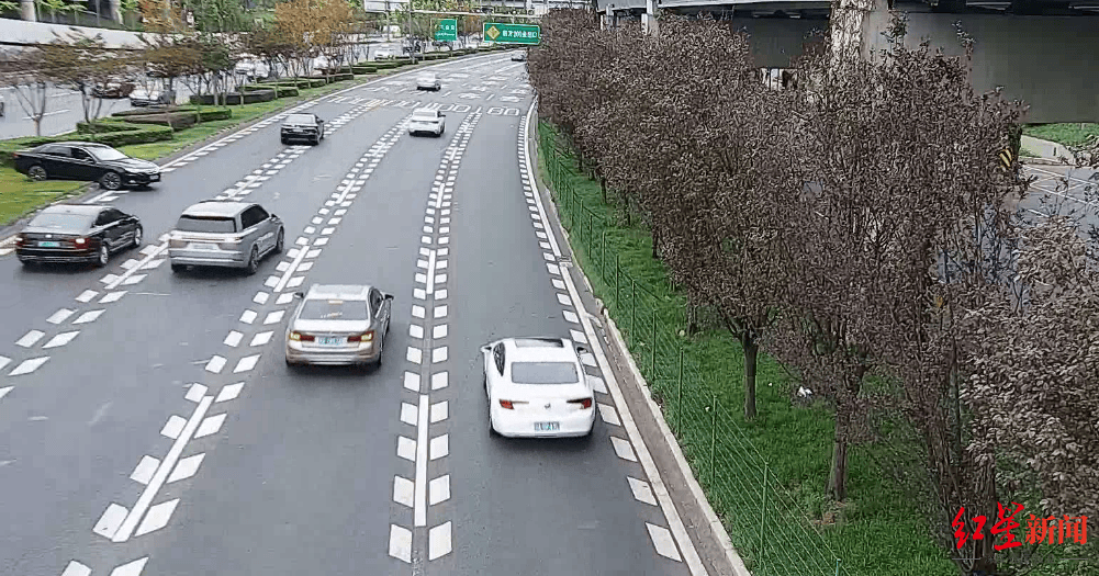 成都三环主路惊现小轿车跨过隔离带掉头<strong></p>
<p>如何挖比特币</strong>，原来是司机酒驾走错路……