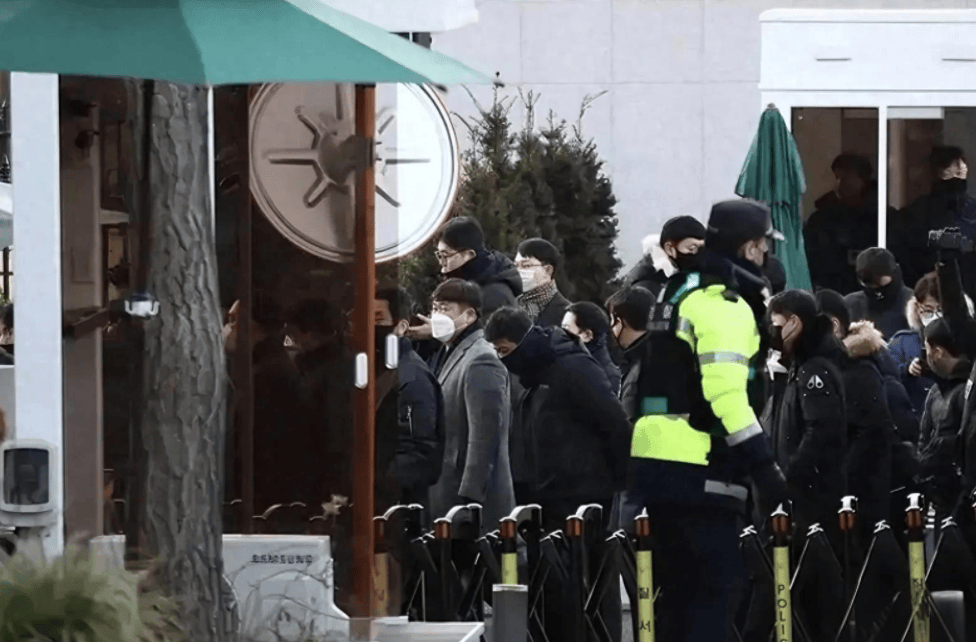 韩国政坛一夜大乱！150人冲进总统府<strong></p>
<p>1个比特币价格多少</strong>，尹锡悦组织一万支持者拒捕
