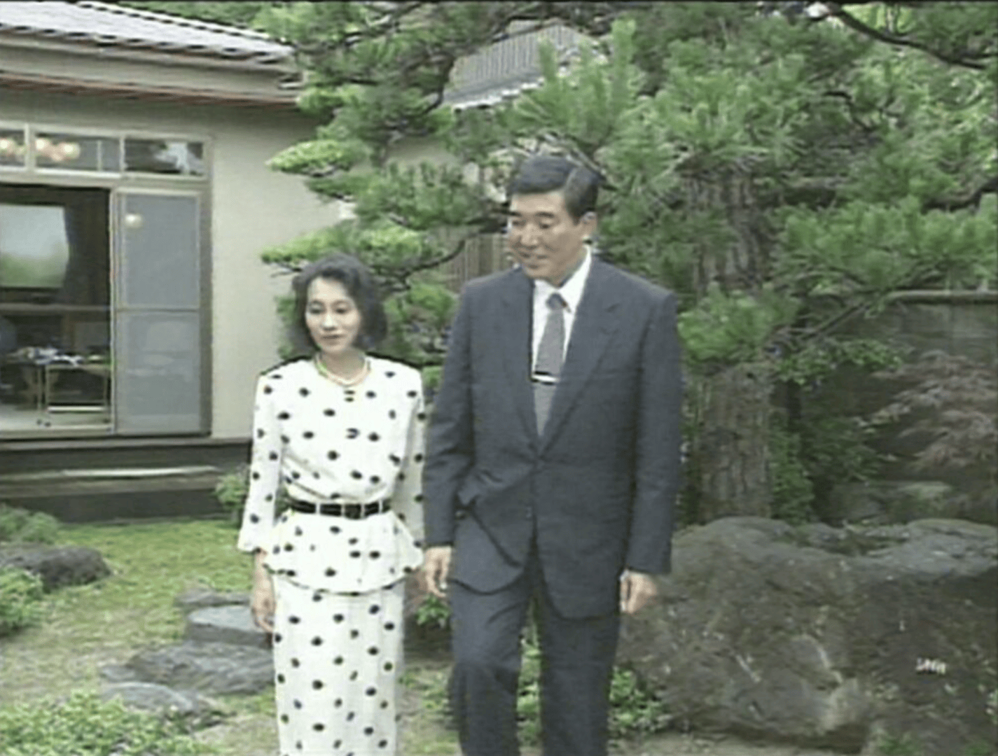 日本“第一夫人”外交首秀引关注：比丈夫人气更高<strong></p>
<p>比特币暴跌上千美元</strong>，在大学校园一见钟情