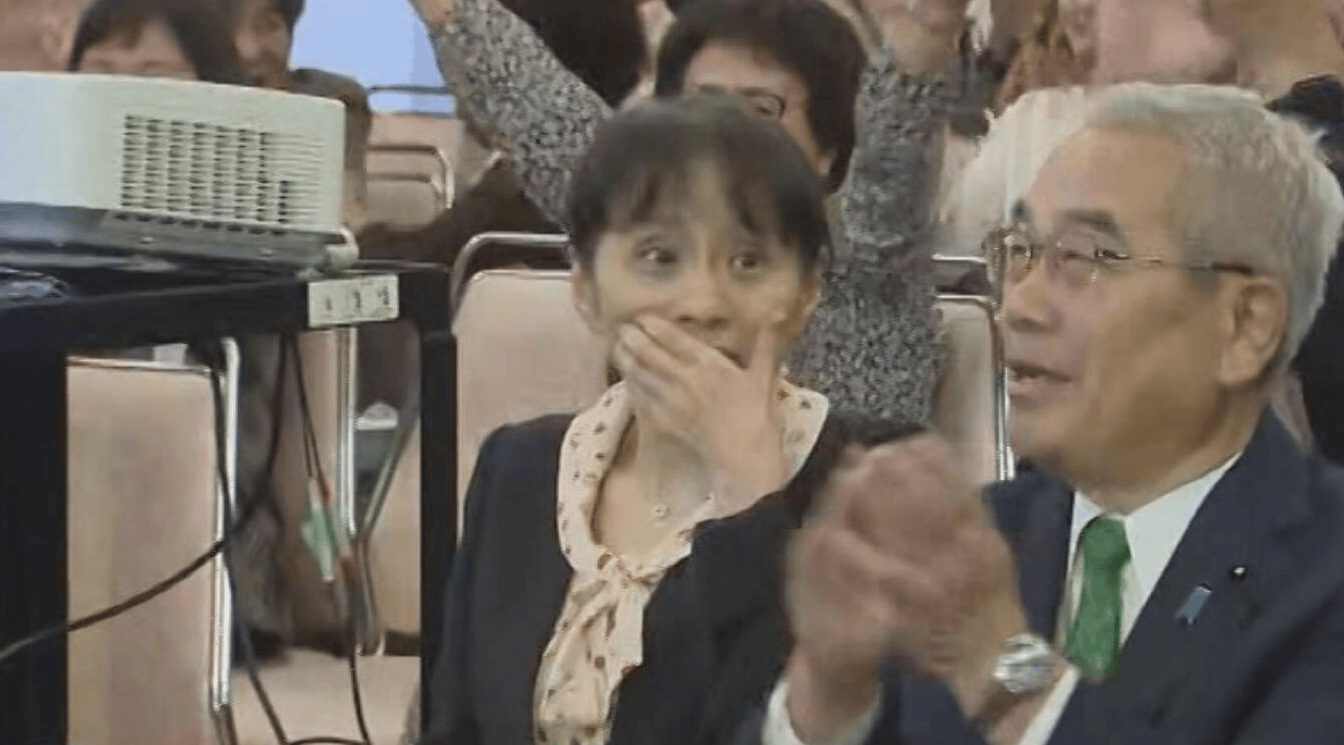 日本“第一夫人”外交首秀引关注：比丈夫人气更高<strong></p>
<p>比特币暴跌上千美元</strong>，在大学校园一见钟情