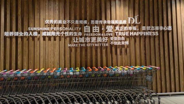 胖东来帆布包上市不久即被抢购一空<strong></p>
<p>比特币暴跌上千美元</strong>，为绣“自由・爱”字样要用18500针