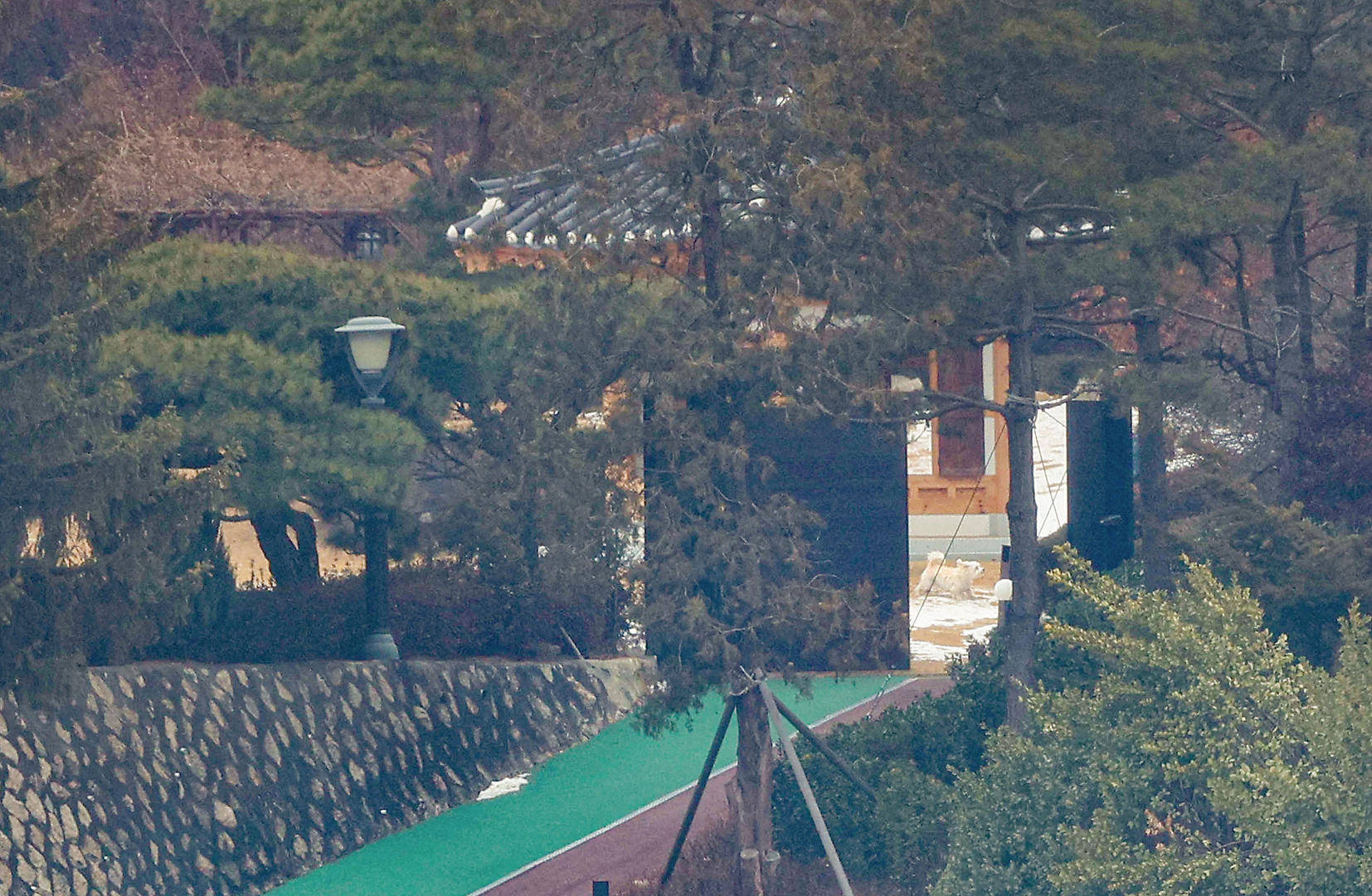 韩议员：金建希仍在总统官邸<strong></p>
<p>1比特币多少人民币</strong>，“脸色很难看”，尹锡悦说她最近“吃不下东西”
