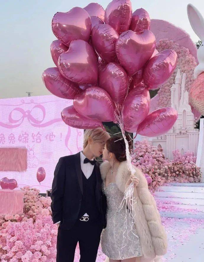 热搜第一<strong></p>
<p>比特币风险</strong>！鹿哈在湖南向女友求婚成功